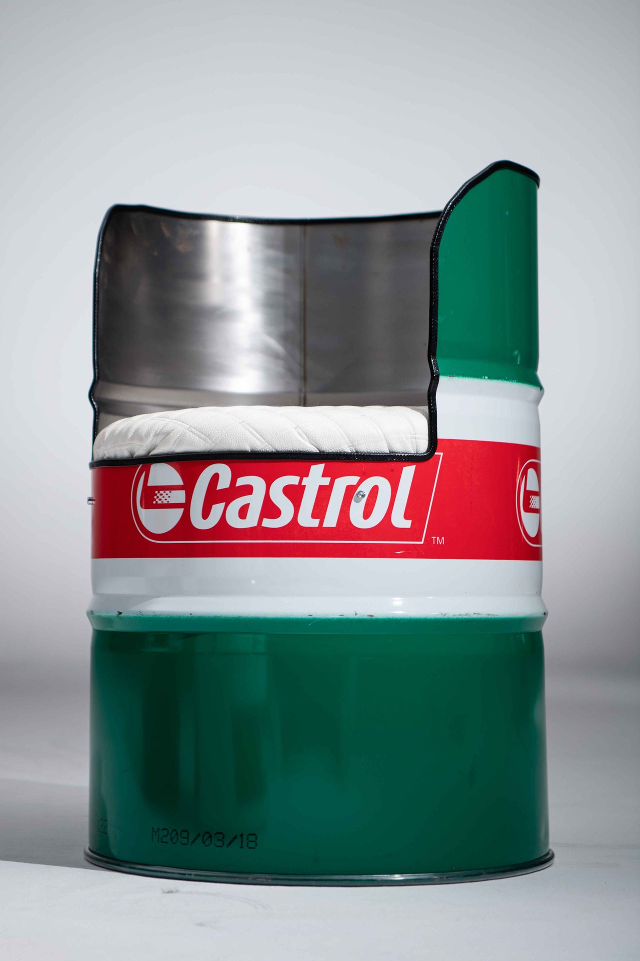 ZEMENTS X CASTROL SITZGARNITUR